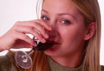 喝酒后容易脸红怎么办呢？经常喝酒如何保健身体？