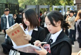 公务员转为合同制真的有可能实现吗？考生要注意哪些？