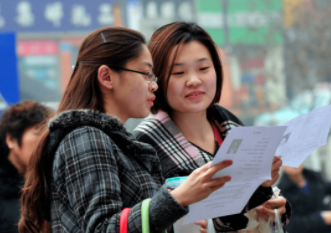 毕业后如何选择就业？国企就业好还是考公务员好？