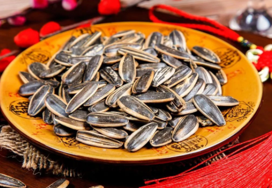 过年嗑瓜子为啥停不下来(2026过年嗑瓜子小心“瓜子病”) 过年嗑瓜子为啥停不下来(2026过年嗑瓜子小心“瓜子病”)