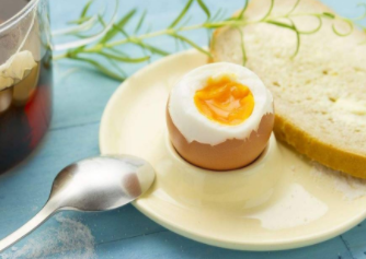 小孩发烧能吃鸡蛋吗？小孩发烧吃什么食物好呢?