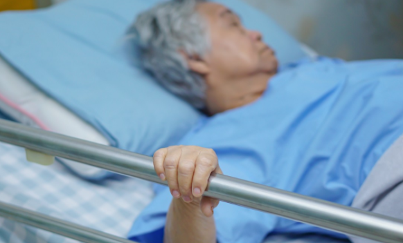 白头发到底能不能拔（为啥有些人的白头发变黑了）