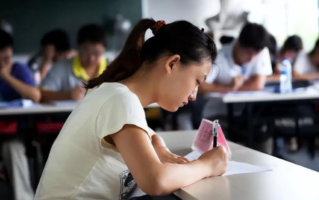换个角度看问题，公务员面试考虑问题不全面导致淘汰