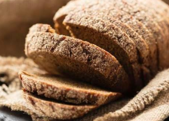 吃什么有助于睡眠呢？哪些食物有助于睡眠?