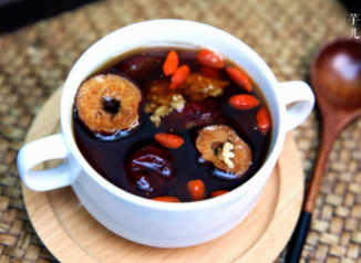 女人在冬季要如何补气血呢？补气血吃哪些食物好呢？