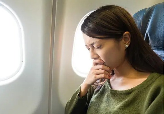 感冒后坐飞机会得航空性中耳炎吗?感冒鼻塞时不要坐飞机！