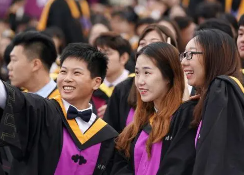 名校毕业生向二三线城市的中学扩散，到底该如何看