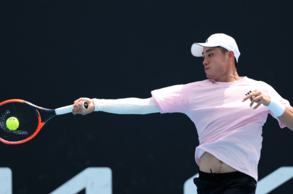 创历史!吴易昺获ATP巡回赛冠军,中国男网首个巡回赛冠军
