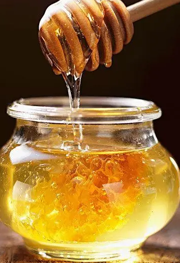 第一杯护肤蜂蜜水，蜂蜜的功能和作用你需要知道