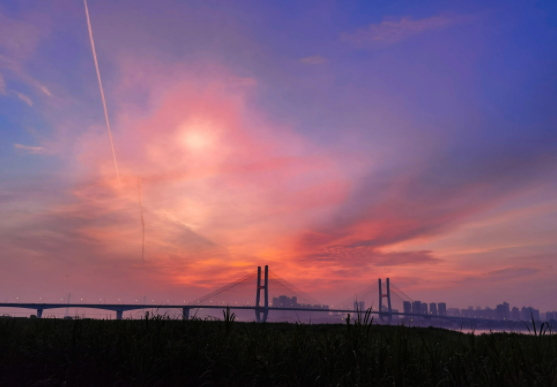 情人节早晨北京现粉红色朝霞,今晨北京橘粉色朝霞美翻了