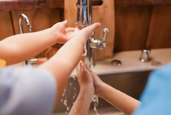 预防诺如病毒需使用含氯消毒液，5岁以下孩子要做好预防!