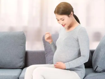 准妈妈究竟应该准备什么呢？孕晚期睡姿是怎样的？
