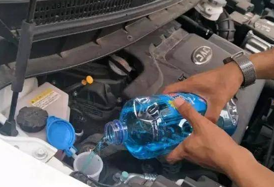 玻璃水加了矿泉水有影响吗?玻璃水加矿泉水可以用吗?