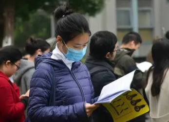 多个省份都出现公务员省考扩招现象，有省份大涨80%