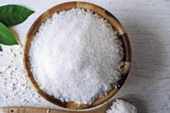 过量吃食盐究竟有哪些危害呢？少吃食盐的方法