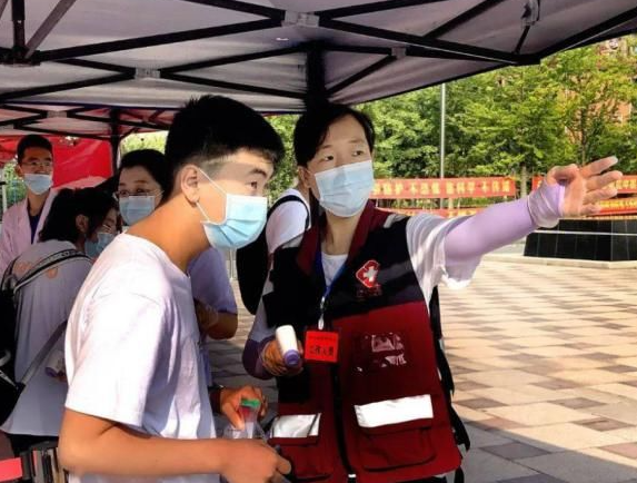 教育问题对家庭负担严重 专家建议：缩短学制，提高生育率.