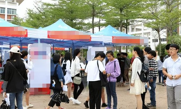 一本大学校内招聘出现多个洗碗工职位，网友;伤害性不大，侮辱性极强