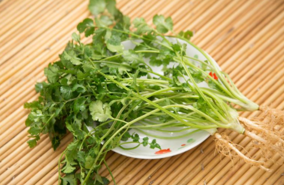 蔬菜焯水时营养成分会不会流失?焯水有什么注意事项?