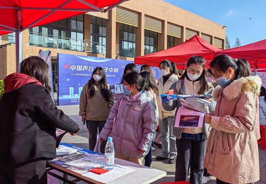 一本大学校内招聘出现多个洗碗工职位，网友;伤害性不大，侮辱性极强