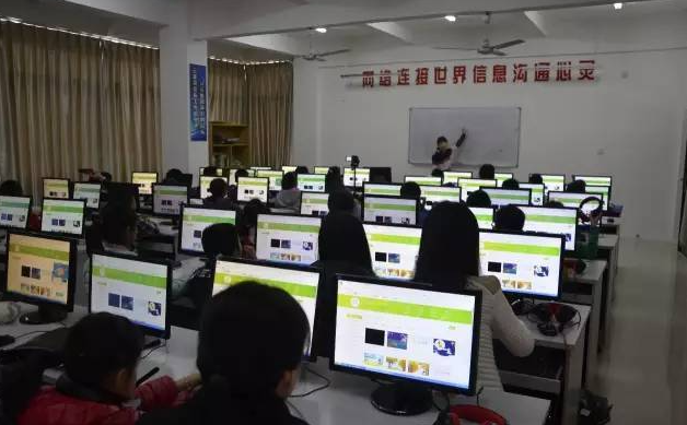 两会热点|积极构建数网体系 夯实数字教育新基建