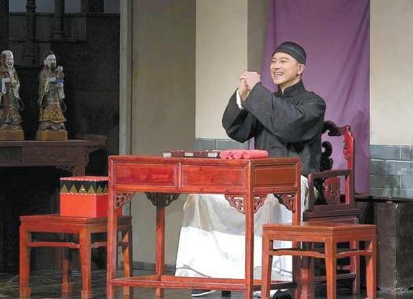 《天下第一楼》中饰演掌柜卢孟实人艺浸泡20年王雷接棒经典