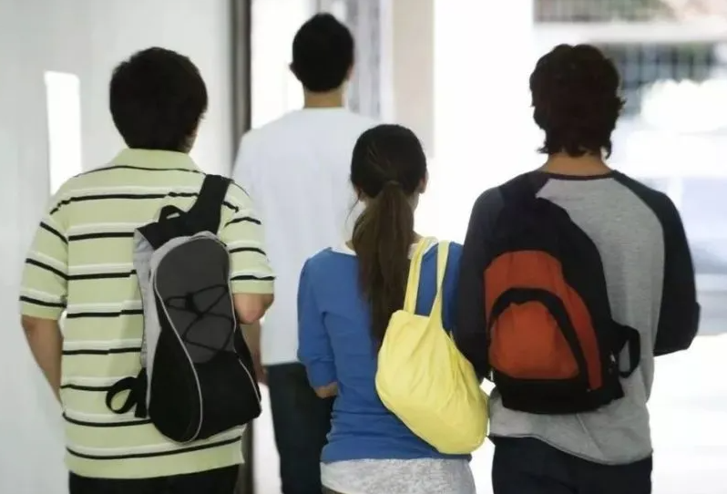 代表呼吁“宽进严出” 网友直呼：别卷了