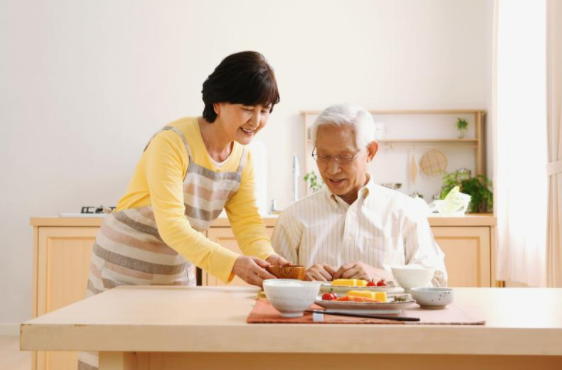 老年人怎么吃对身体好？吃什么有助延年益寿？