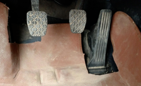 汽车脚垫选不好有危险吗?皮革脚垫是否安全？