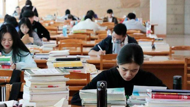 大学开设“公务员专业”不能等同“考公”培训班,但是要避免急功近利