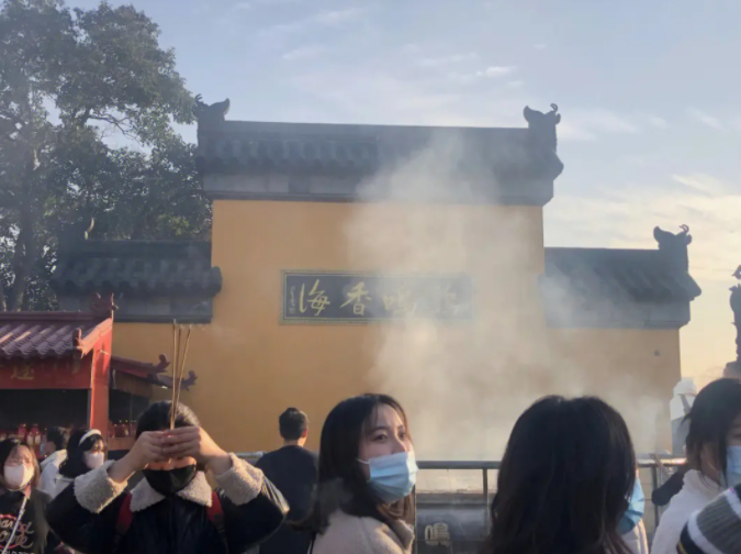 鸡鸣寺游客爆满设反悔门引导离寺，去鸡鸣寺旅游要注意哪些禁忌？
