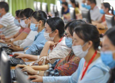 合理扩大省级统考范围，逐步提高文化成绩要求