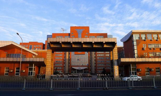 注意！这所大学九成学生进公职系统，考上“躺着”当公务员！