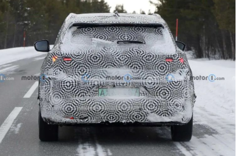 标致e-5008路试谍照曝光，有望2025年亮相