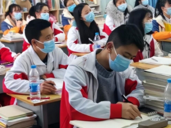 本科以上学历教师占比提高至77.7%，提高教师入职标准大势所趋
