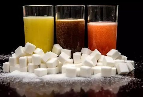 含糖饮料，先改变大脑，再导致肥胖，最终影响健康