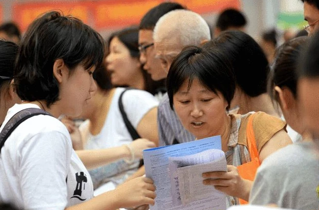 20余学校传授中考志愿填报秘诀，一站式网络学校“情报”，面对面获取权威答案