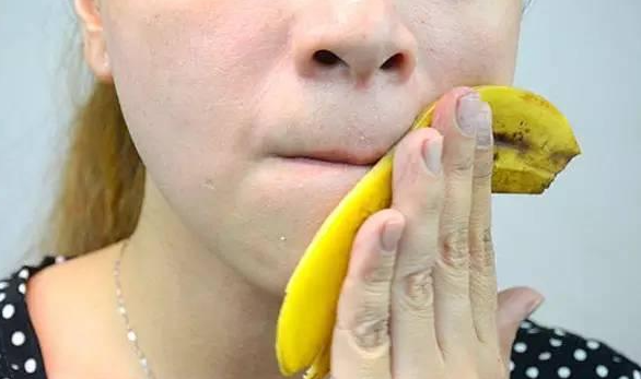 吃完香蕉皮别扔，用它擦脸还有这四大作用！