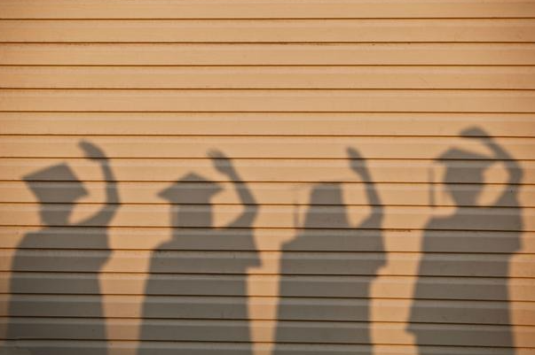 多个高校硕博毕业人数超本科生，多数人认为“学历偏见依然存在”！