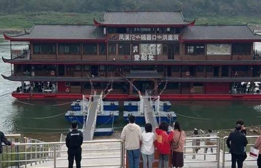 洪崖洞-磁器口客运航线复航 这是一条可以欣赏13座桥梁奇观旅游路线