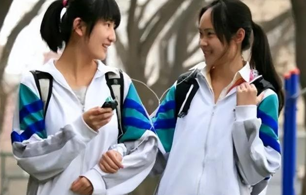江苏省教育部;完善管理机制,每年定期开展校服质量联合专项检查,实行“黑名单”制度!