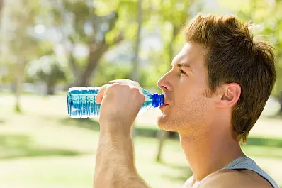 男性如何保养肾？保养肾的方法合理饮水是很重要的