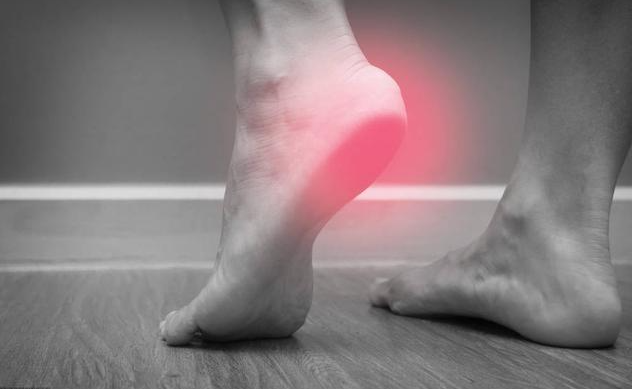 为什么有人走路会足跟疼？可能有这些问题！