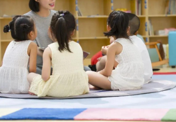 我国有超过三成的婴幼儿家庭有托育需求，入托率仅为5.5%左右