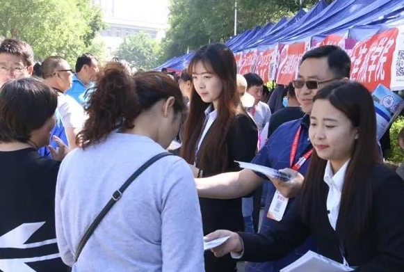 北京市首次举办大规模线下高招咨询会,提供“一站式”招生咨询服务！