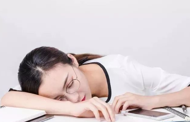 午睡有什么好处？为什么有时候会越睡越累？