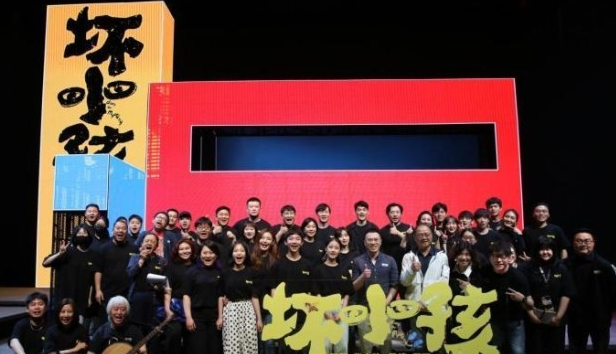 《隐秘的角落》原著改编舞台剧《坏小孩》闪烁心理的幽光