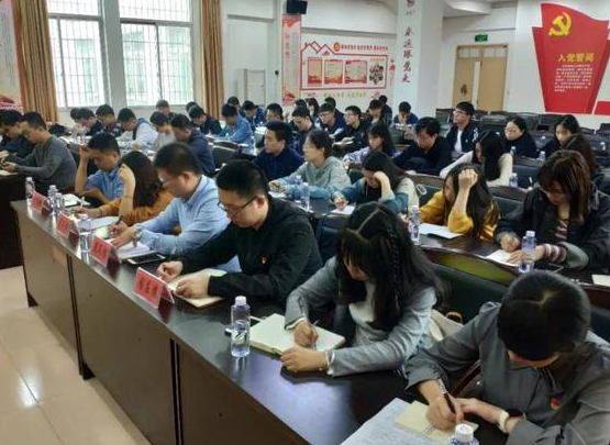 4年前他以713分考入清华，4年后又被云南省定向选调生录用！