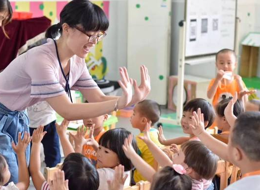 广东4岁幼儿课堂“不当言论”引关注，幼儿教育需要全面思考和改进！
