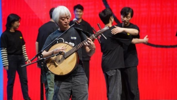 《隐秘的角落》原著改编舞台剧《坏小孩》闪烁心理的幽光