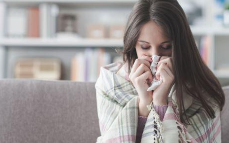 如何辨别甲流、新冠病毒和普通感冒?有“双重感染”的可能吗?